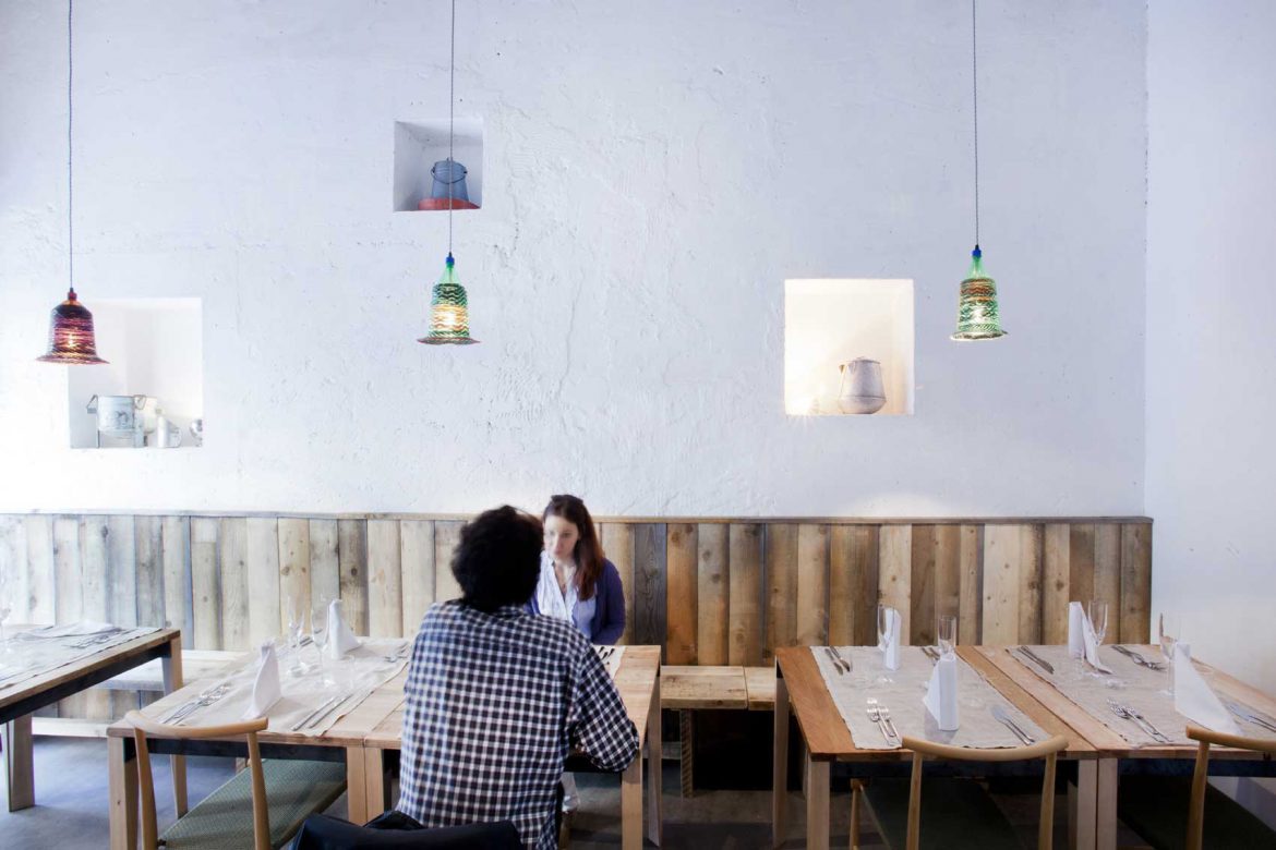 "28 Posti, meaning 28 seats, is a nice and cozy new restaurant in Milano, in the efervescent Navigli neighbourhood. Although small, this fine cuisine and simple ambience restaurant, under the command of Calabrian chef Caterina Malerba, deserve a visit."