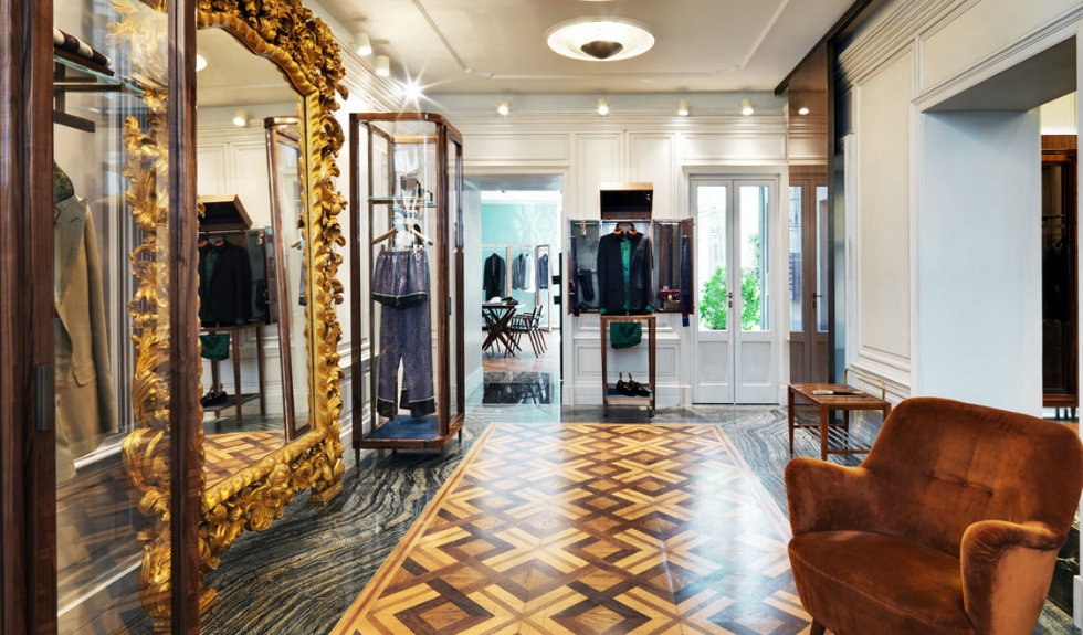 "Neoclassicism and Luxury displayed in the new Dolce&Gabbana Milan Store-parquet"