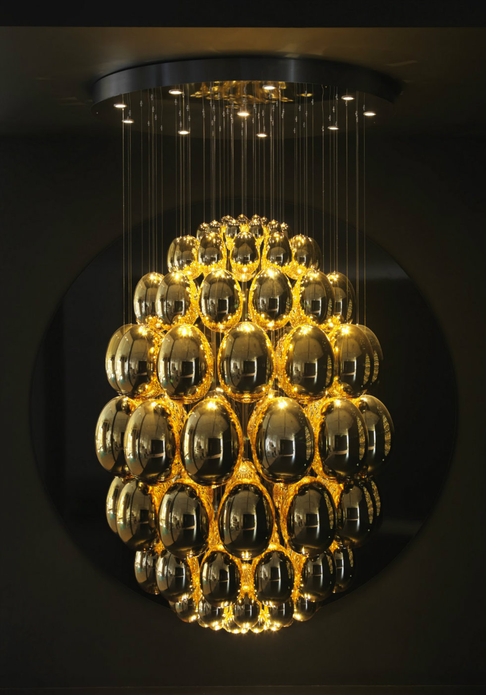 "7 Contemporary Chandeliers that will make the difference in your Living Room-UOVO by Rony Plesl LASVIT"
