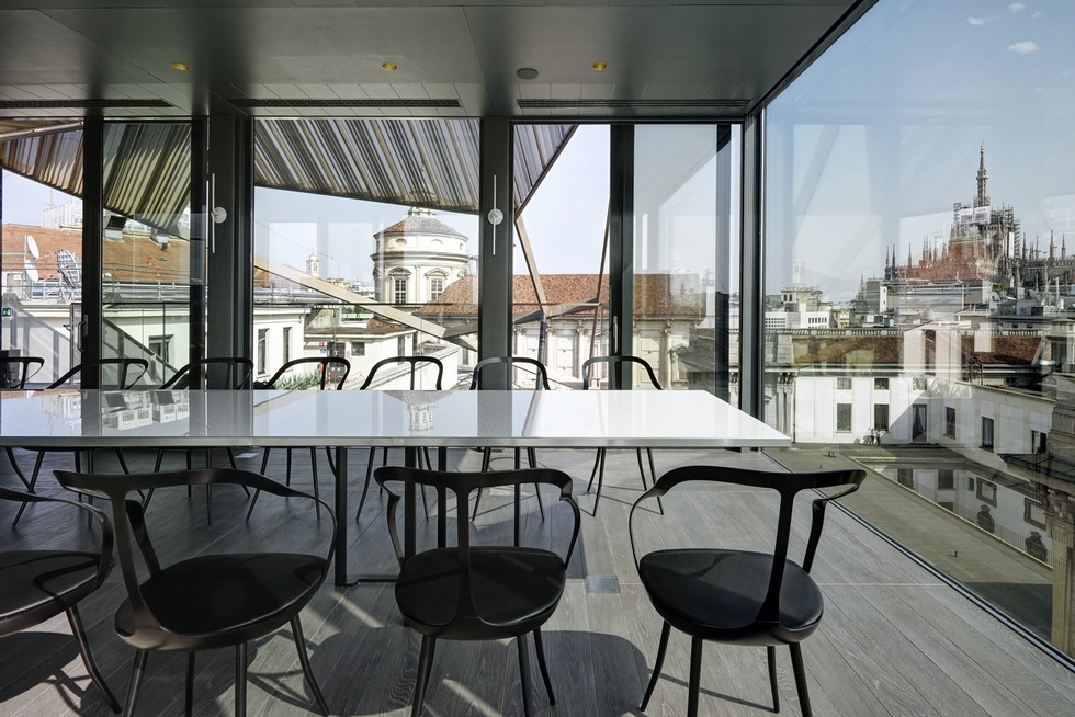 Park Associati invites you to have a seat at this bird-view rooftop Milan Restaurant_Piazza dela Scala (2)