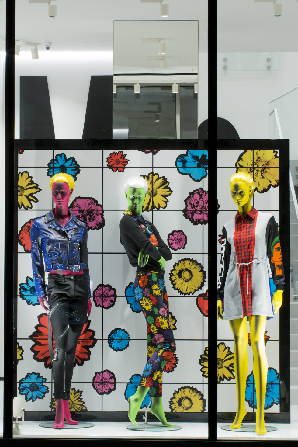 Milan Boutique stores – Pop Art dream arrived at Moschino flagship store
